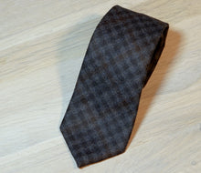 Ladda upp bild till gallerivisning, Altea-Navy-brown-gun-club-check-wool-cashmere-silk-tie
