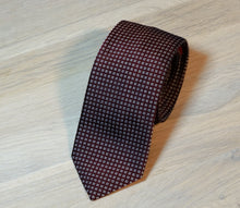 Ladda upp bild till gallerivisning, Altea-burgundy-white-square-silk-tie
