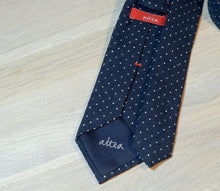 Ladda upp bild till gallerivisning, Altea-navy-white-dotted-tussah-silk-tie-back
