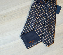 Ladda upp bild till gallerivisning, Altea-Navy-Beige-Paisley-tie-back
